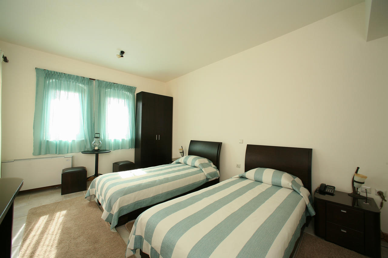 Hotel Arhontiko Parnona Karyes Zimmer foto